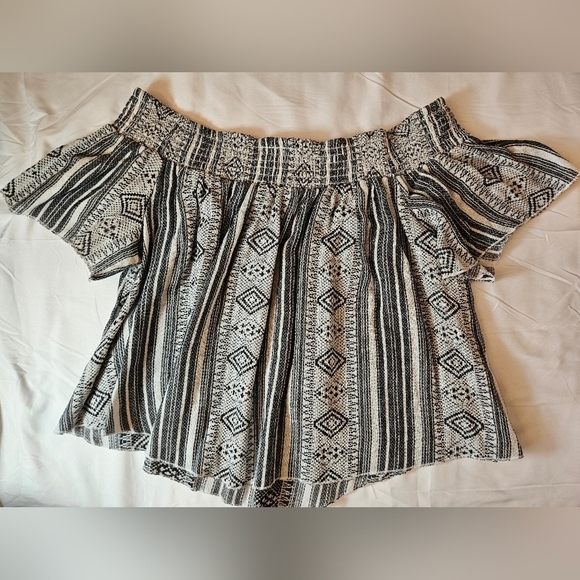 NWT Elan Womens Black & White Design Off The Shoulder Short Sleeve Top Size Med - Picture 10 of 10